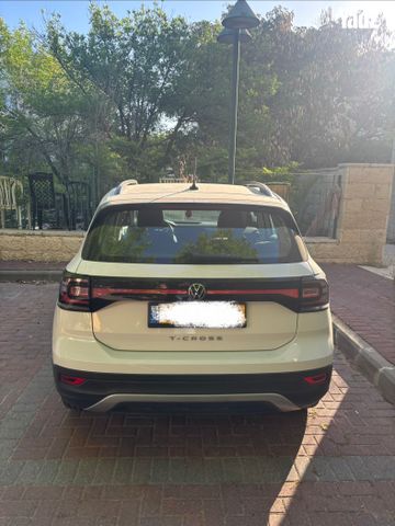מודעת רכב פולקסווגן T-קרוס