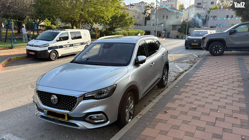 מודעת רכב אם ג'י EHS PHEV