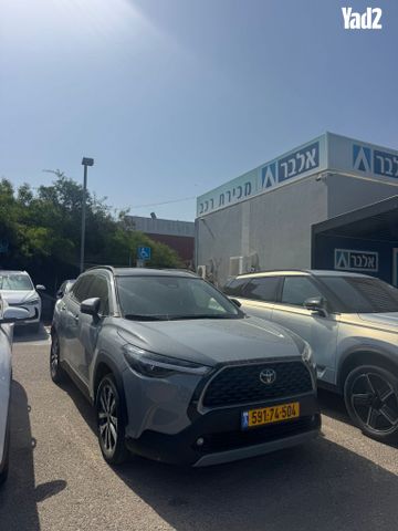 מודעת רכב טויוטה קורולה קרוס