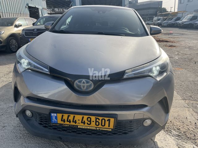 מודעת רכב טויוטה C-HR