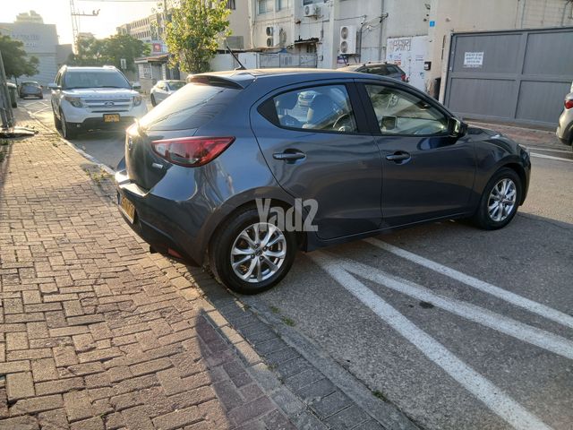 מודעת רכב מאזדה 2 3