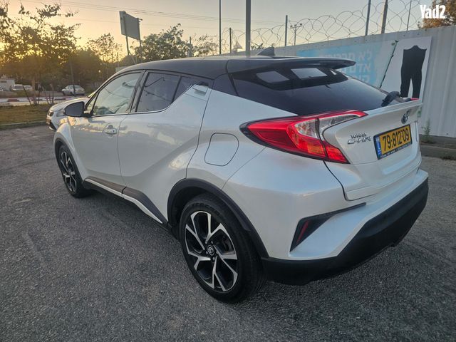מודעת רכב טויוטה C-HR