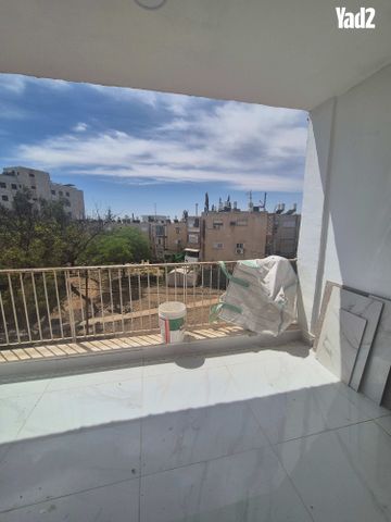 אסף שמחוני 18