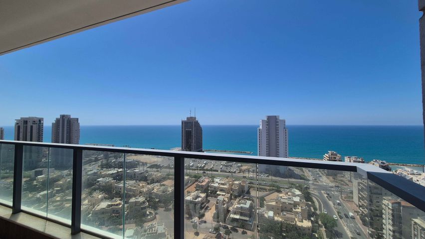 תמונה 8 של דירת 5 חדרים להשכרה בנתניה