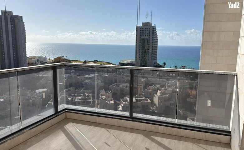 אמנון ליפקין שחק 