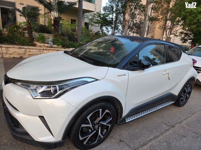 מודעת רכב טויוטה C-HR