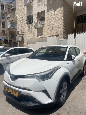 מודעת רכב טויוטה C-HR