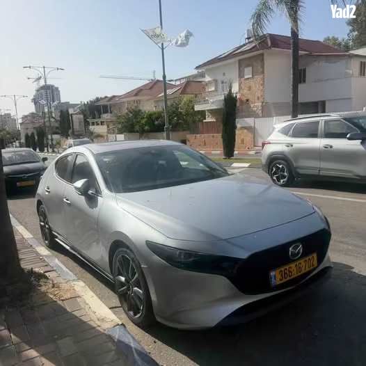 מודעת רכב מאזדה 3