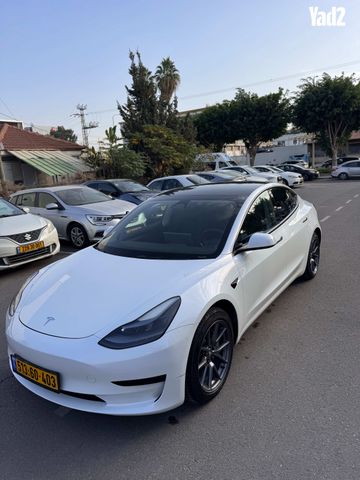 מודעת רכב טסלה מודל 3
