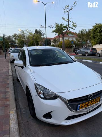 מודעת רכב מאזדה 2