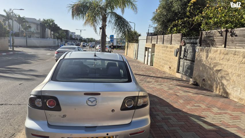 מודעת רכב מאזדה 3