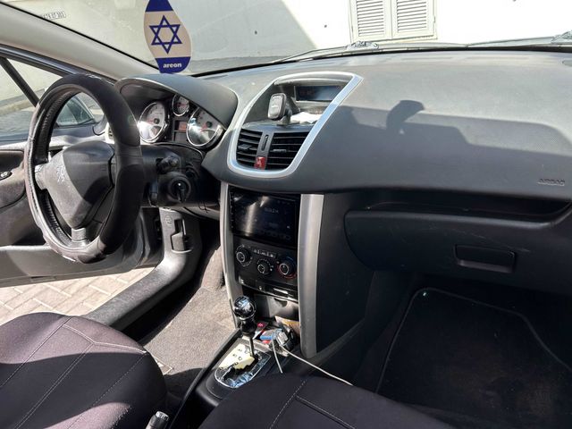 מודעת רכב פיג'ו 207