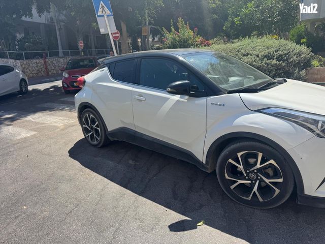 מודעת רכב טויוטה C-HR