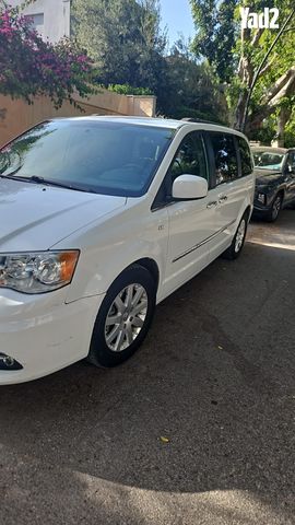 מודעת רכב קרייזלר גראנד וויאג'ר