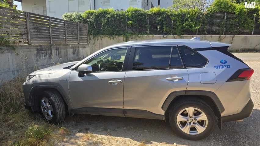 מודעת רכב טויוטה RAV4