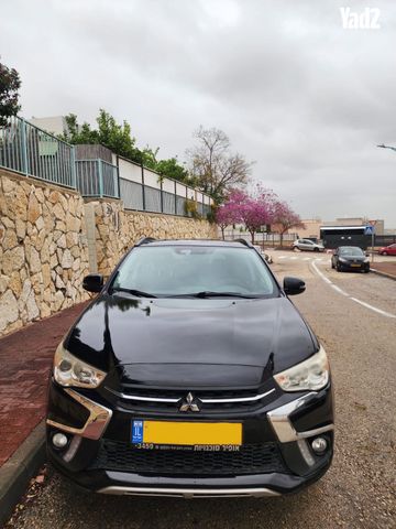 מודעת רכב מיצובישי ASX