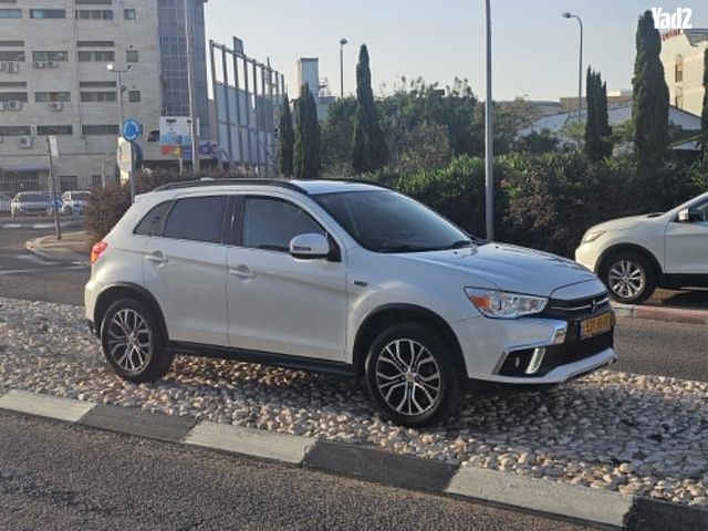 מודעת רכב מיצובישי ASX