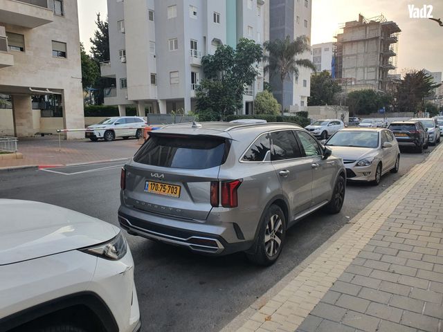 מודעת רכב קיה סורנטו 1
