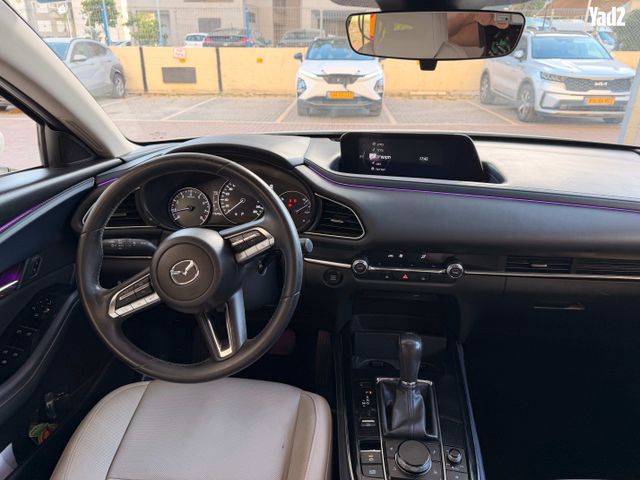 מודעת רכב מאזדה CX-30