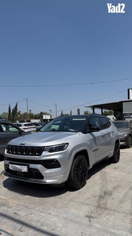 מודעת רכב ג'יפ קומפאס