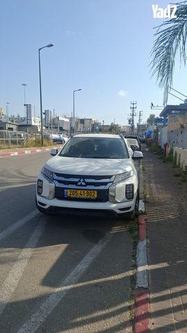 מודעת רכב מיצובישי ASX