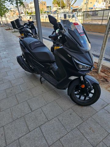 מודעת רכב סאן יאנג ג'וי-מקס Z-250