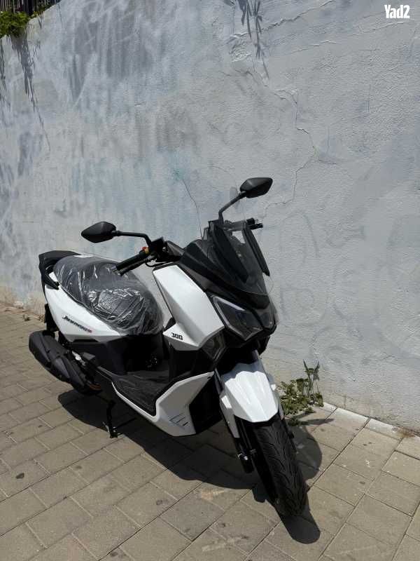מודעת רכב סאן יאנג ג'וירייד 300 16