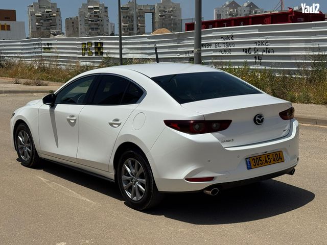 מודעת רכב מאזדה 3