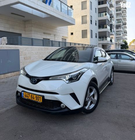 מודעת רכב טויוטה C-HR