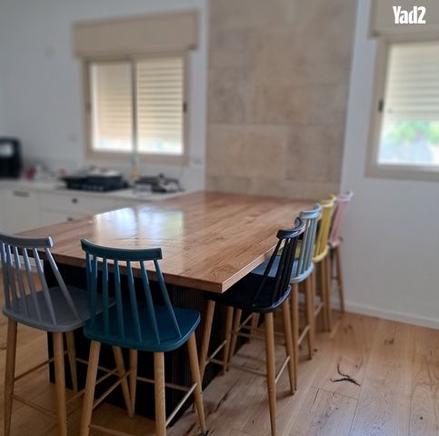 השקד 10