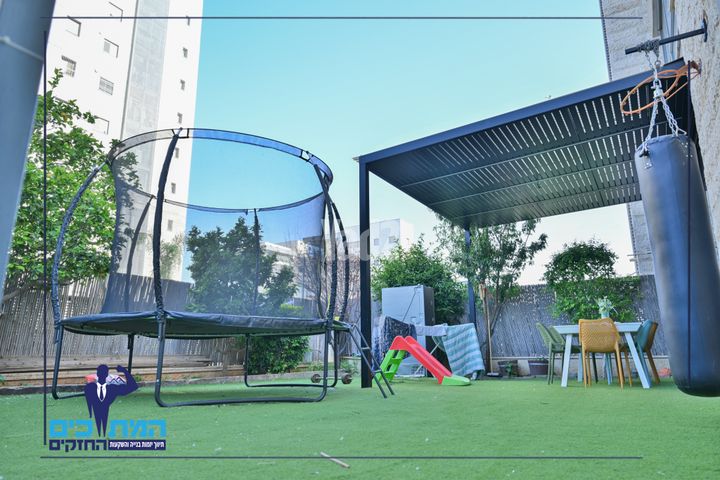 ניסנית 1