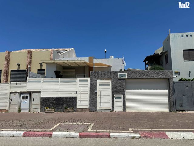 דו משפחתי, גן יבנה מערב, גן יבנה