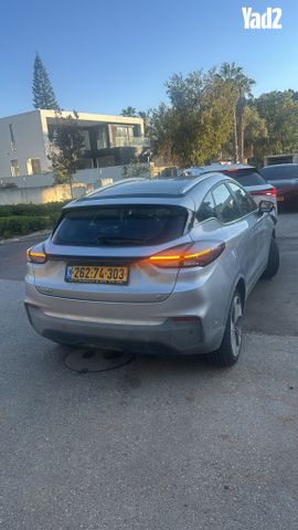 מודעת רכב ג׳ילי Geometry C