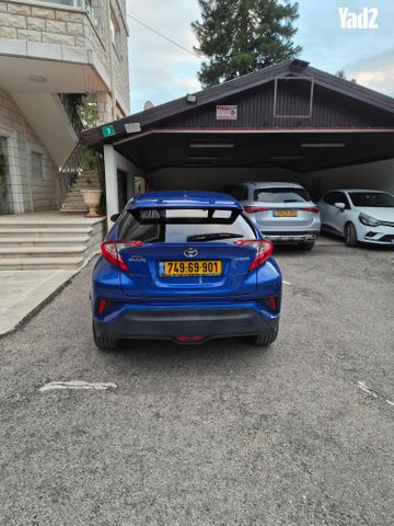 מודעת רכב טויוטה C-HR