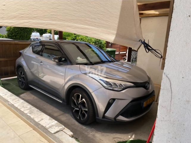 מודעת רכב טויוטה C-HR