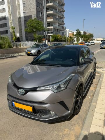 מודעת רכב טויוטה C-HR
