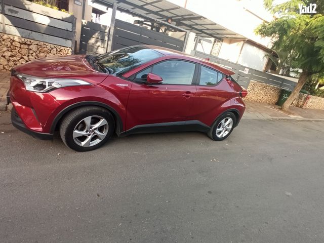 מודעת רכב טויוטה C-HR
