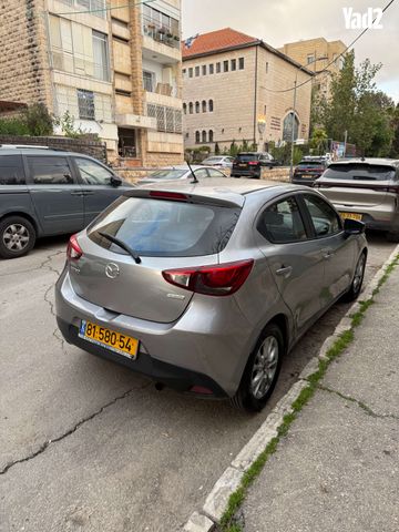 מודעת רכב מאזדה 2