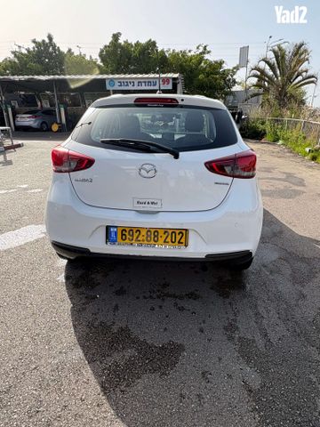 מודעת רכב מאזדה 2