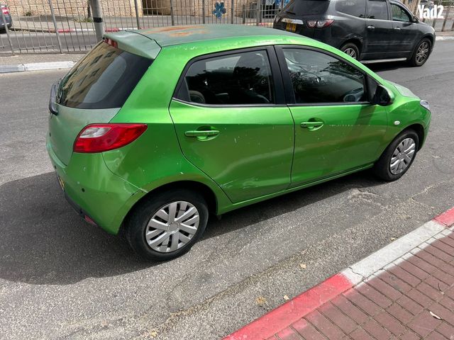 מודעת רכב מאזדה 2