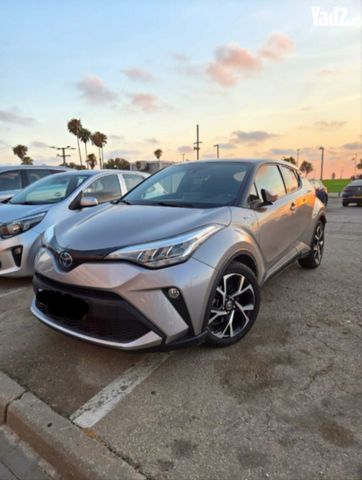 מודעת רכב טויוטה C-HR