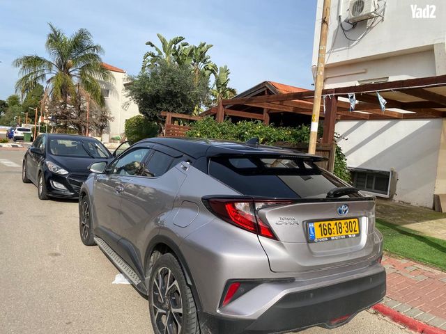 מודעת רכב טויוטה C-HR