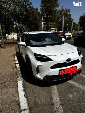 מודעת רכב טויוטה יאריס קרוס