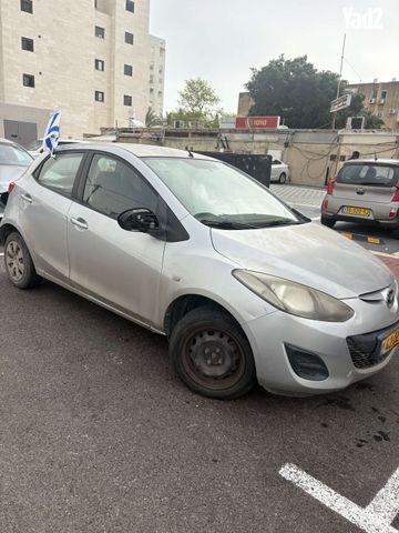 מודעת רכב מאזדה 2
