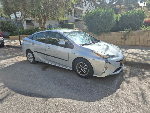 מודעת רכב טויוטה פריוס