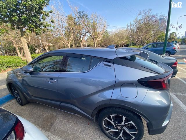 מודעת רכב טויוטה C-HR