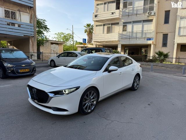 מודעת רכב מאזדה 3