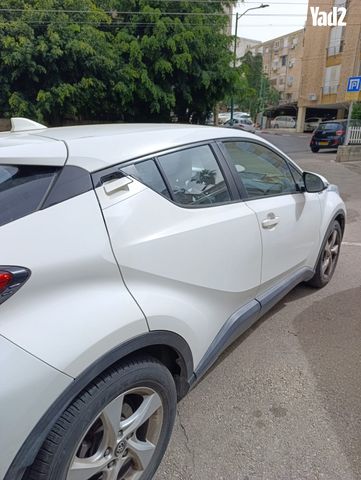 מודעת רכב טויוטה C-HR