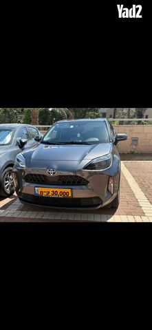 מודעת רכב טויוטה יאריס קרוס