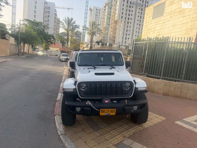מודעת רכב ג'יפ רנגלר